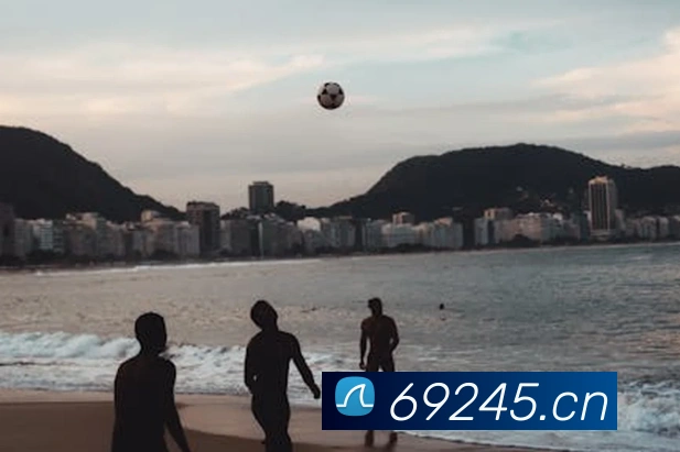 中国男足世界杯夺冠创历史首次问鼎大力神杯